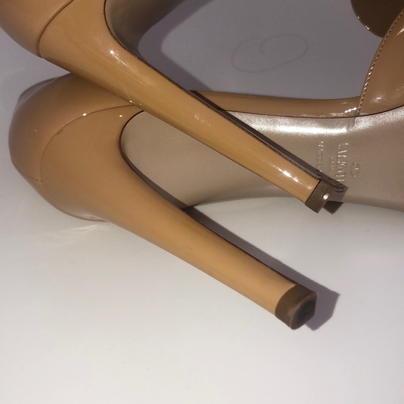 Valentino Nude Patent Bow Patent Leather Pumps - Picture 4 of 8